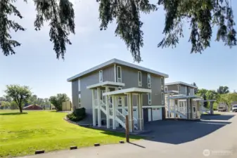 4 units, 2 separate buildings and 1 unit at the back