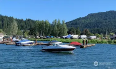 Stunning marina with dry & wet slips for rent