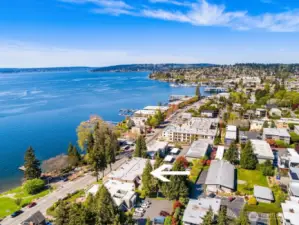 Only a short walk to downtown Kirkland for dining, shopping & all amenities.  Carillon Point Marina and dining, etc only a short walk to the south.