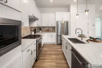 Kitchen cabinets, photos for illustrative purposes.