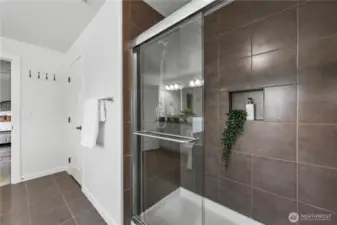 Gorgeous large walk in