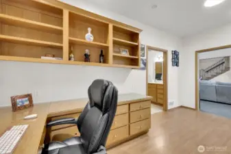 Extra office space that is open.