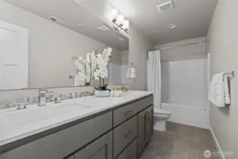Upstairs full bathroom