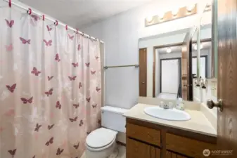 Upper level full bath