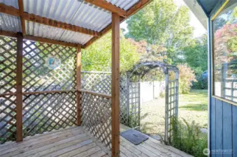 The opposite side of the deck features a step-down to the yard for easy access and outdoor enjoyment.