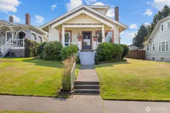 This house has exceptional curb appeal and is situated between Broadway Park and Cornwall Park on a quiet, winding side street.