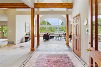 The light-filled entry invites you in while drawing your attention to the stunning views beyond.