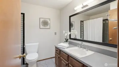 Full bathroom serving the main floor bedrooms.