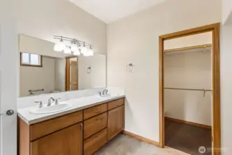 Master bathroom super clean
