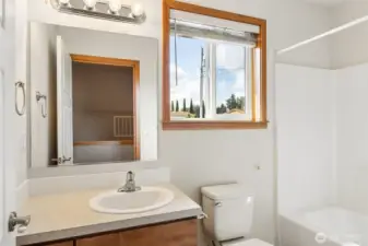 2nd floor full bathroom almost never used