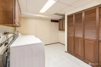 Large utility room with extra washing machine. Do 2 loads at the same time!