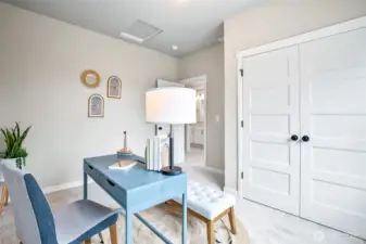 Photographs are for illustrative purposes only. Features, finishes, interior/exterior colors, landscaping and floorplan shown may vary from actual homes built.