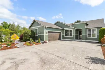 Welcome home to 6256 Licoln Drive