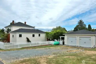 Separate 2 car garage