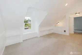 2nd floor family room