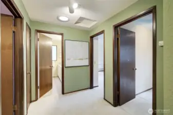 Upper landing to bedrooms.