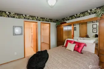 Full ensuite and large walk-in closet