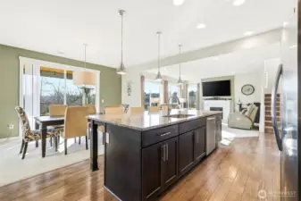 The breakfast bar provides space for casual mornings and can easily be put away when the dining table is preferred.