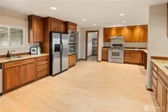 Prep sink, 2 separate cook tops, breakfast bar + stainless steel appliances