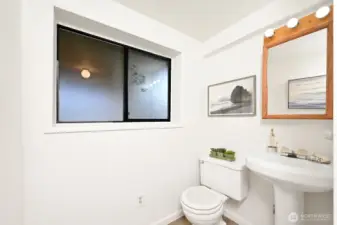 Lower level 3/4 bath.