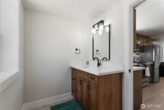 Main level 1/2 bathroom