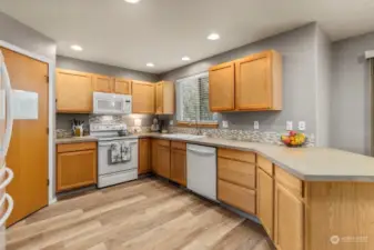 Large Kitchen with pantry