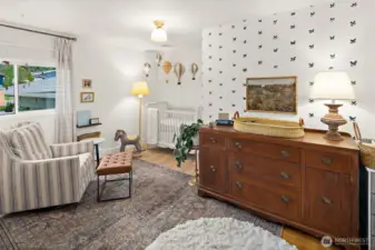Upstairs guest bedroom