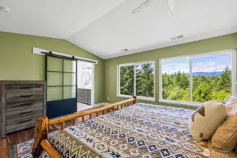 Wake up to mountain views in the primary suite!