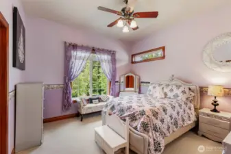 Large bedrooms with high ceilings are connected by a jack and jill bathroom.
