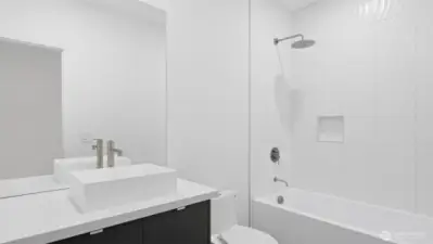 Full Bathroom (Floor 2)