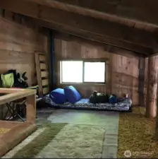 Second bed in the loft.