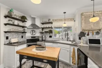 Bright and Spacious Kitchen