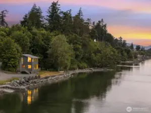 130' of waterfront