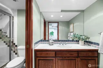 Downstairs full bath.