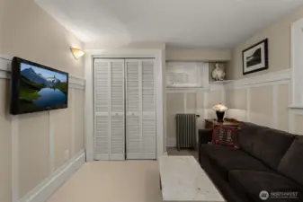 Guest Suite Den/Office