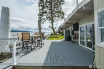 Composite decking and covering the bulkhead for plenty of entertaining space.