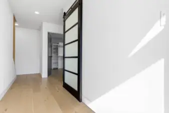 Entry way to 2 bedrooms , full bathroom and garage entrance!