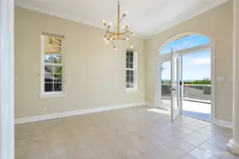 Large Dining Room with Views!