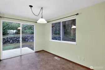 eating area in kitchen