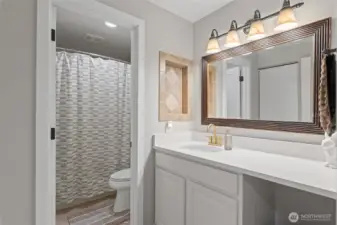 Main bathroom/Quartz counters