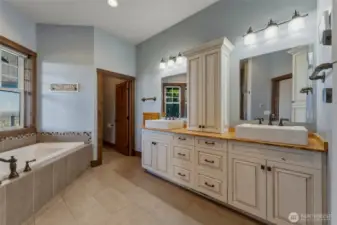 1st Primary En-Suite