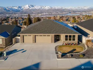 Gorgeous VIEW HOME! Welcome to 2596 Catalina Ave in East Wenatchee