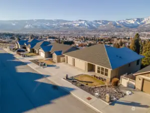 Centrally located in East Wenatchee & best views in the valley!