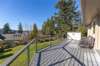 Large "Trex" deck on the main floor to enjoy the awesome views