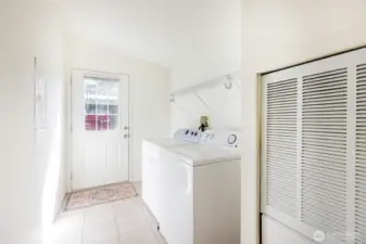 Large mudroom with W/D leading to backyard and Carport