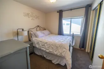 2nd bedroom