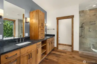 Primary 5 piece bath is luxurious!