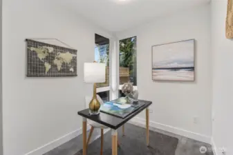 Bonus Room, great space for a home office.