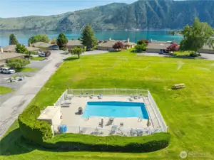 Halmalka Pool and grounds.