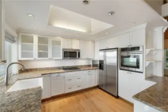 plenty of counter space and storage in kitchen